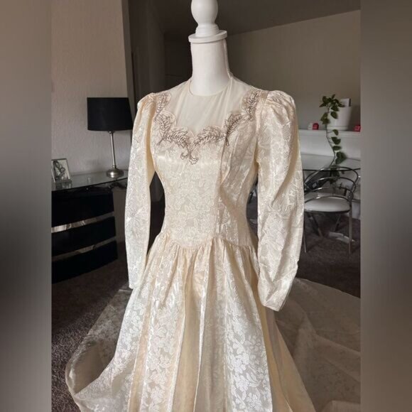 1948 Ivory White Vintage Antique Embroidered Lace Wedding Dress With Train - Picture 4 of 16